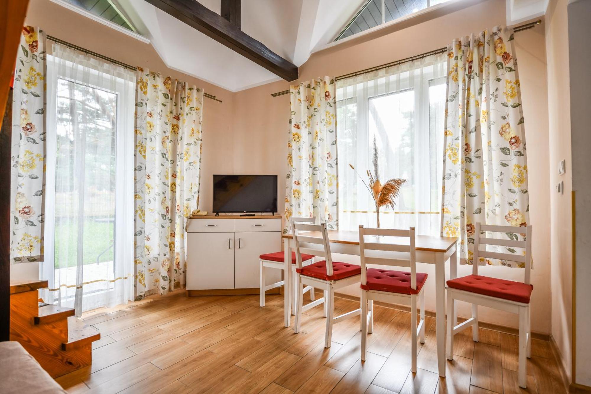 Forest Family Resort - Domki Caloroczne Устка Экстерьер фото