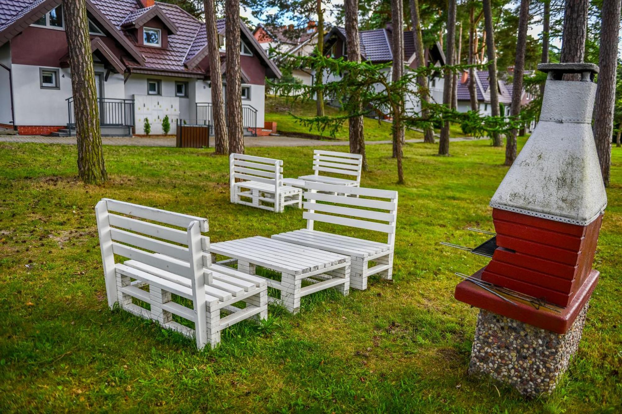 Forest Family Resort - Domki Caloroczne Устка Экстерьер фото